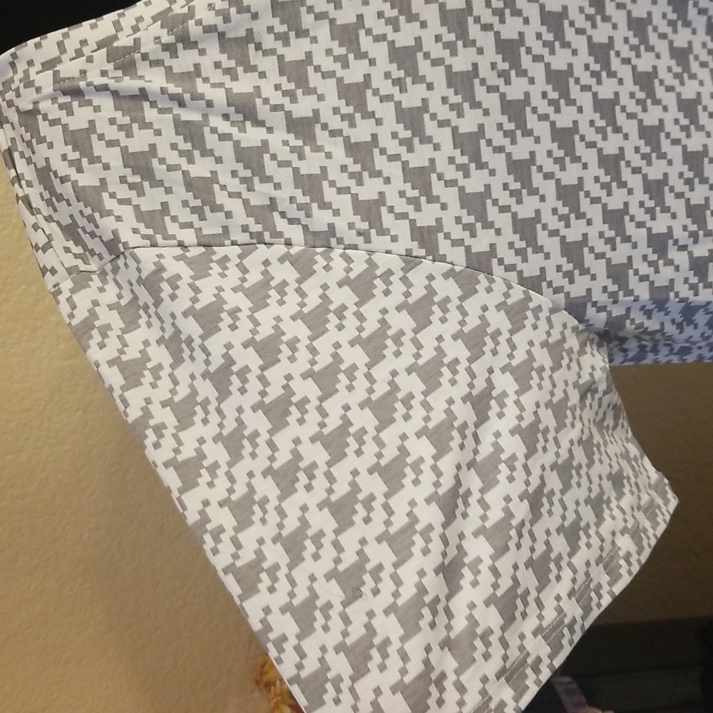 Lularoe V Neck Plus Size Tshirt - image 3